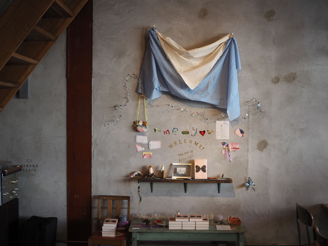 長野県松本の「栞日」で『わたしとあなた 小さな光のための対話集』のフェアが開催中です